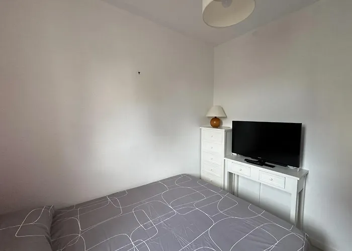 Modern With Direct Access 卡布尔