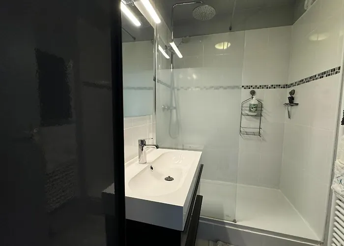 Modern With Direct Access 卡布尔