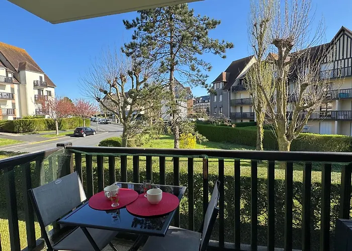 Апартаменты Modern With Direct Access